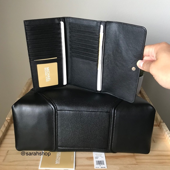 🌼Michael Kors Purse Set - Picture 5 of 16